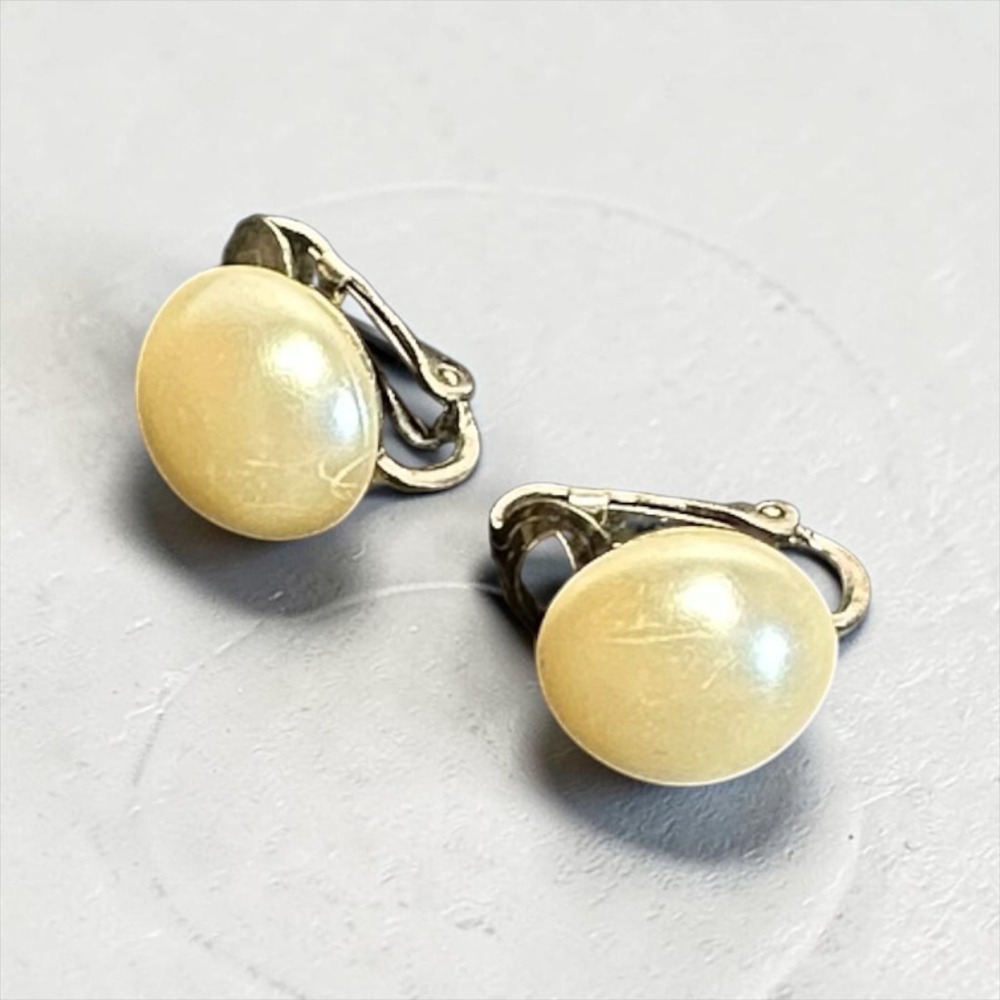 Sarah Coventry Faux Pearl Clipโ On Earrings Cream Good Vintage Classic